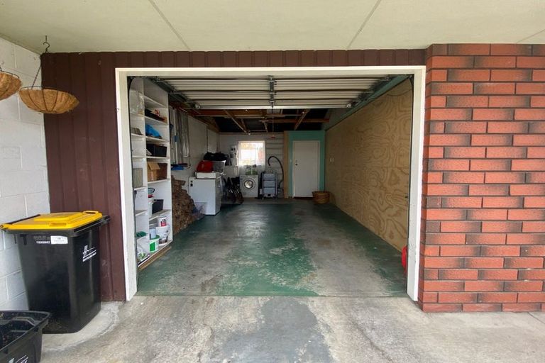 Photo of property in 16 Blenheim Place, Feilding, 4702