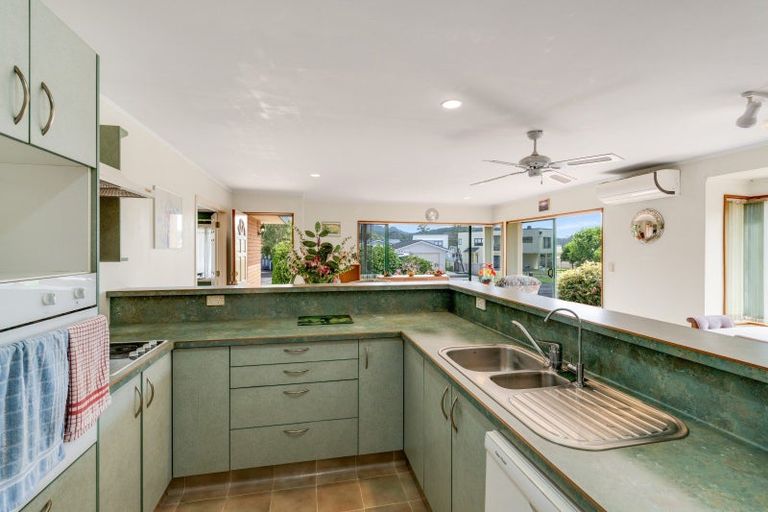 Photo of property in 109 Everitt Crescent, Whangamata, 3620