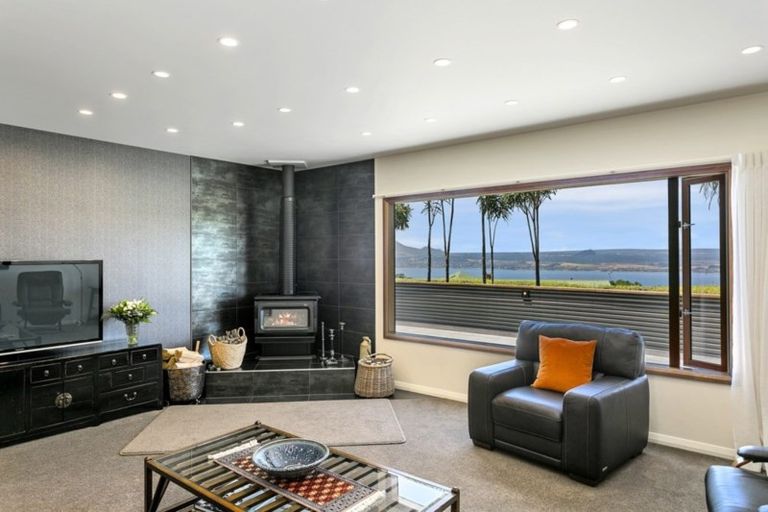 Photo of property in 7 Cameron Drive, Acacia Bay, Taupo, 3385