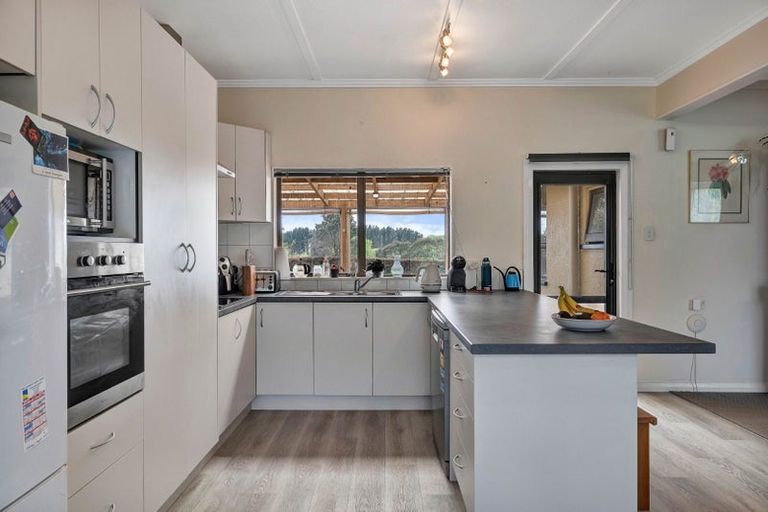 Photo of property in 275 Henwood Road, Paraite, New Plymouth, 4372