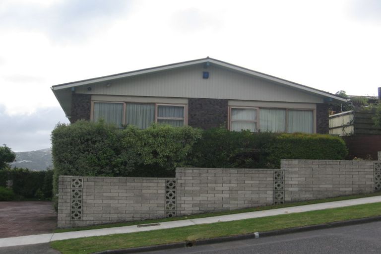 Photo of property in 9 Summit Road, Fairfield, Lower Hutt, 5011