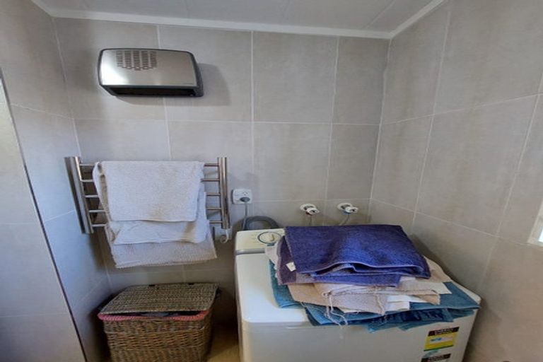 Photo of property in 9/18 Parr Terrace, Castor Bay, Auckland, 0620