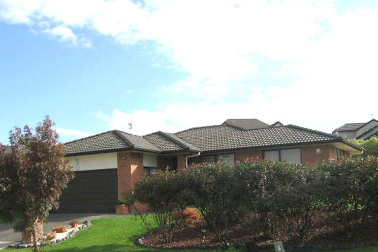 Photo of property in 2 Chardonnay Rise, Henderson, Auckland, 0612