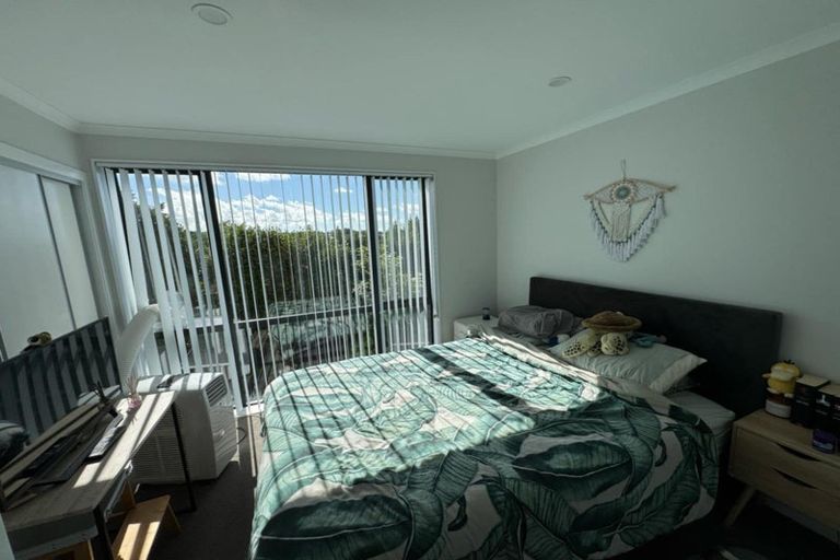Photo of property in 30 Wharara Lane, Massey, Auckland, 0614