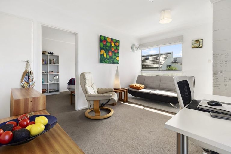 Photo of property in Mahora Court Flats, 25 Mahora Street, Kilbirnie, Wellington, 6022