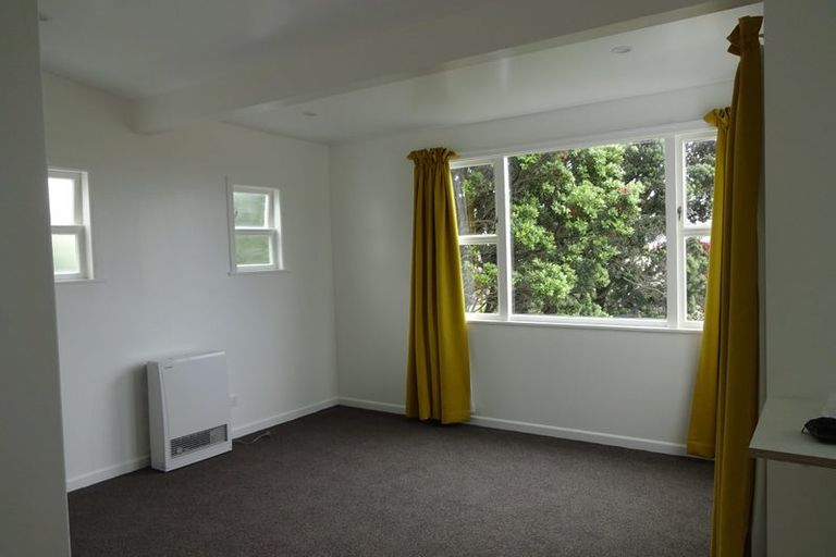 Photo of property in 73 Queens Drive, Lyall Bay, Wellington, 6022