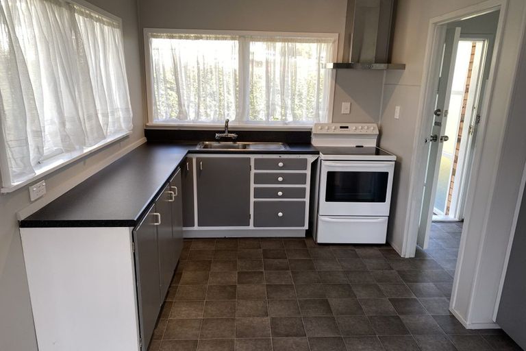 Photo of property in 18 Diana Drive, Glenfield, Auckland, 0627