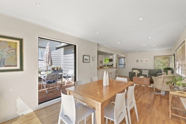 Photo of property in 9 Telephone Road, Birkenhead, Auckland, 0626