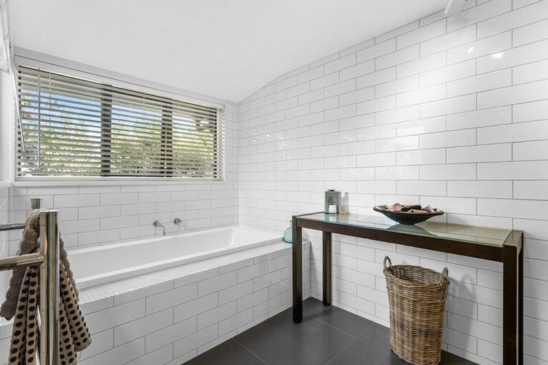 Photo of property in 65 Cannon Hill Crescent, Mount Pleasant, Christchurch, 8081