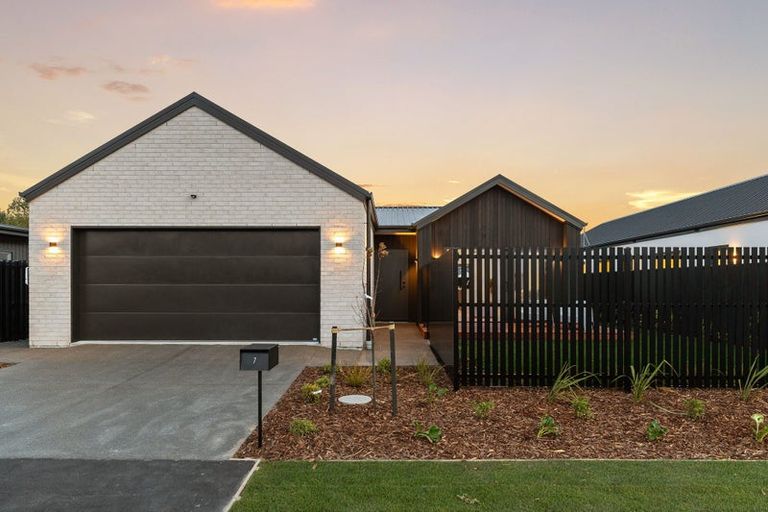 Photo of property in 7 Greystone Close, Halswell, 8025