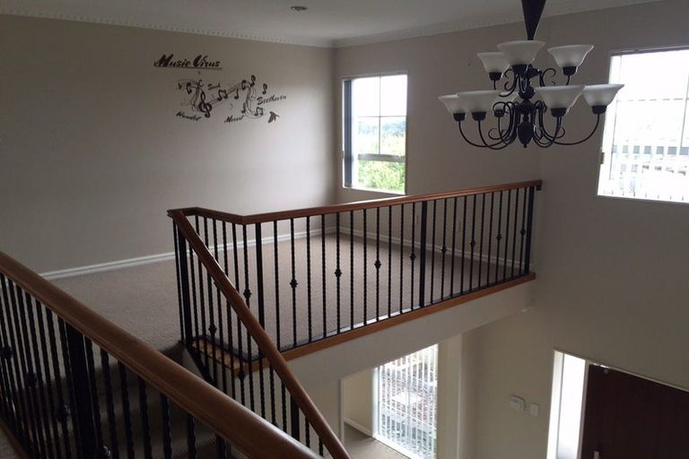 Photo of property in 26 Spoonbill Place, Unsworth Heights, Auckland, 0632