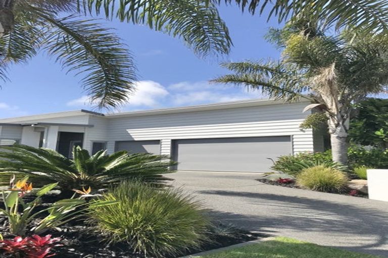 Photo of property in 42 Cassinia Close, Papamoa Beach, Papamoa, 3118