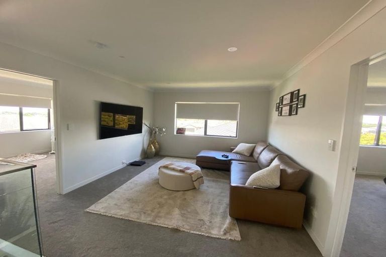 Photo of property in 8 Captain Rings Drive, Papakura, 2110