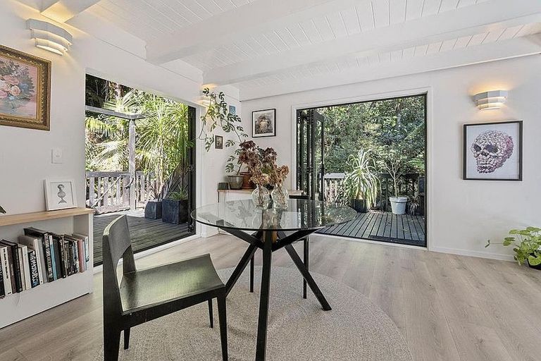 Photo of property in 43 Kohu Road, Titirangi, Auckland, 0604