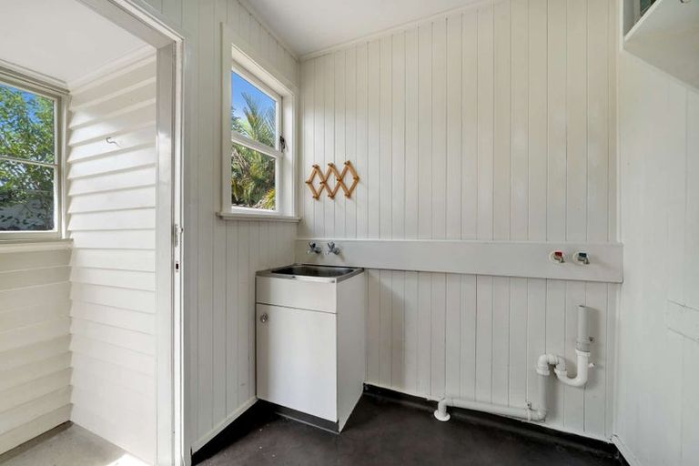 Photo of property in 17 Blacklock Avenue, Henderson, Auckland, 0612