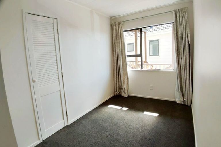 Photo of property in 2/1 Landsdale Place, Massey, Auckland, 0614