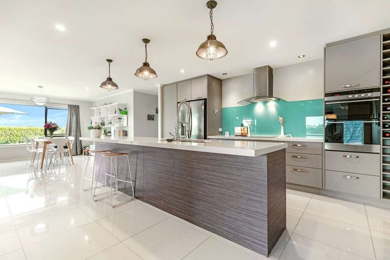 Photo of property in 19 Kendallvale Drive, Waiuku, 2123