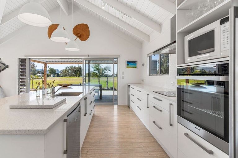 Photo of property in 132 Kiwi Road, Whangamata, 3620