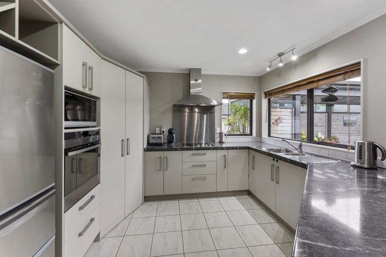 Photo of property in 15 Percy Kinsman Crescent, Riverstone Terraces, Upper Hutt, 5018
