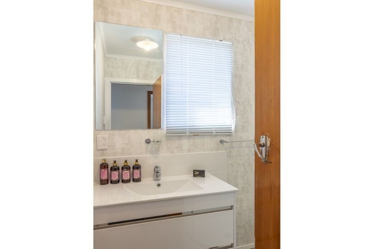 Photo of property in 2 Deanwell Avenue, Deanwell, Hamilton, 3206