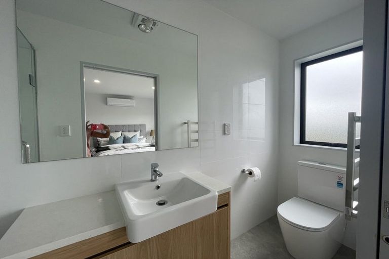 Photo of property in 2c Fowler Street, Northcote, Auckland, 0627