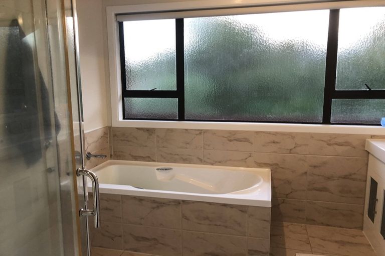 Photo of property in 15 Haseler Crescent, Howick, Auckland, 2014