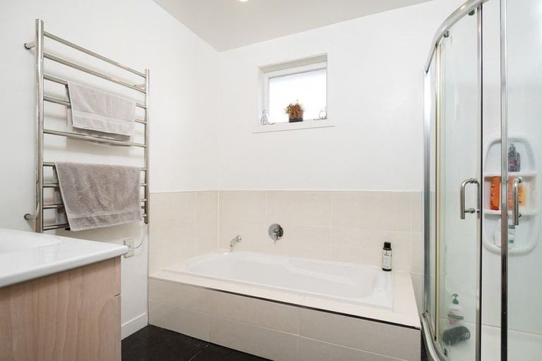 Photo of property in 74 Forest Hill Road, Henderson, Auckland, 0612