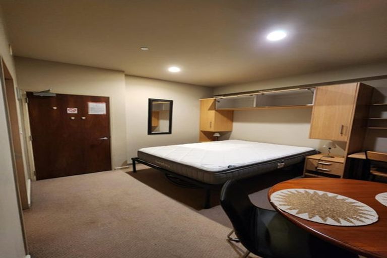 Photo of property in Atrium Apartments, 2i/154 The Terrace, Wellington Central, Wellington, 6011