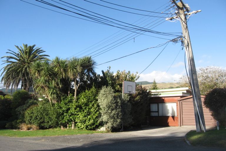 Photo of property in 1 Herbert Avenue, Raumati South, Paraparaumu, 5032