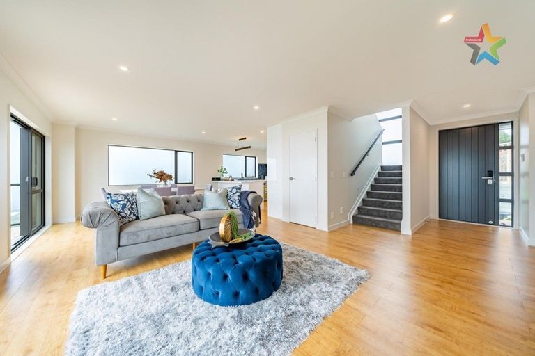 Photo of property in 8 Poto Road, Normandale, Lower Hutt, 5010