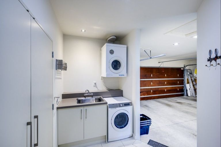 Photo of property in 72 Rochfort Road, Havelock North, 4130