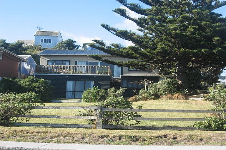 Photo of property in 136 The Parade, Paekakariki, 5034