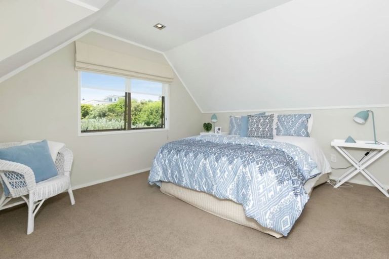 Photo of property in 24 Copperfield Terrace, Mellons Bay, Auckland, 2014