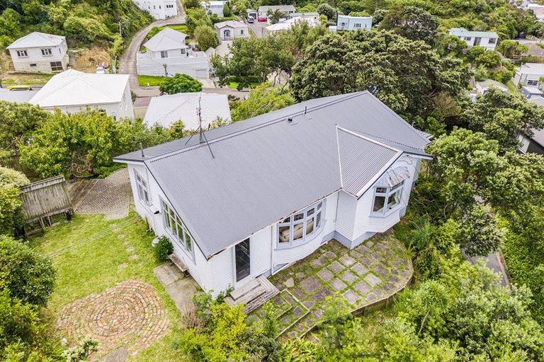 Photo of property in 2a Severn Street, Island Bay, Wellington, 6023