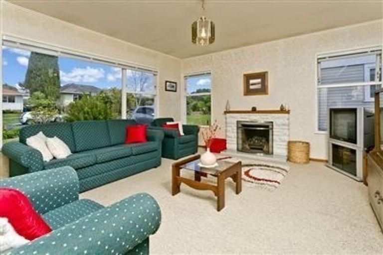 Photo of property in 46 Fairclough Road, Beach Haven, Auckland, 0626