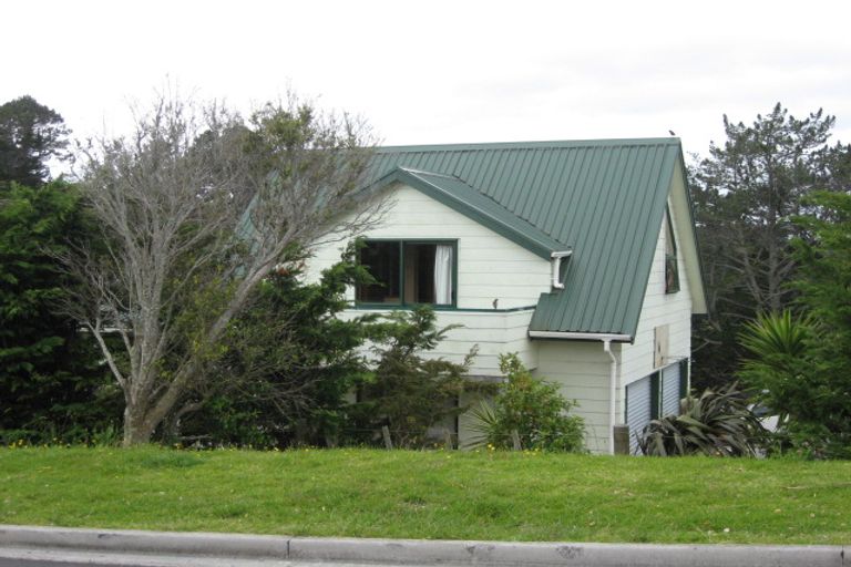 Photo of property in 2 Roberts Road, Matakatia, Whangaparaoa, 0930