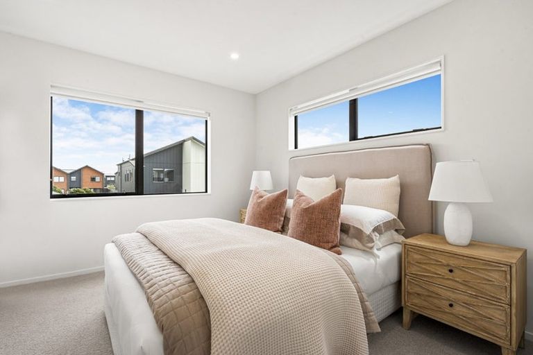 Photo of property in 32 Viridian Avenue, Rosehill, Papakura, 2113