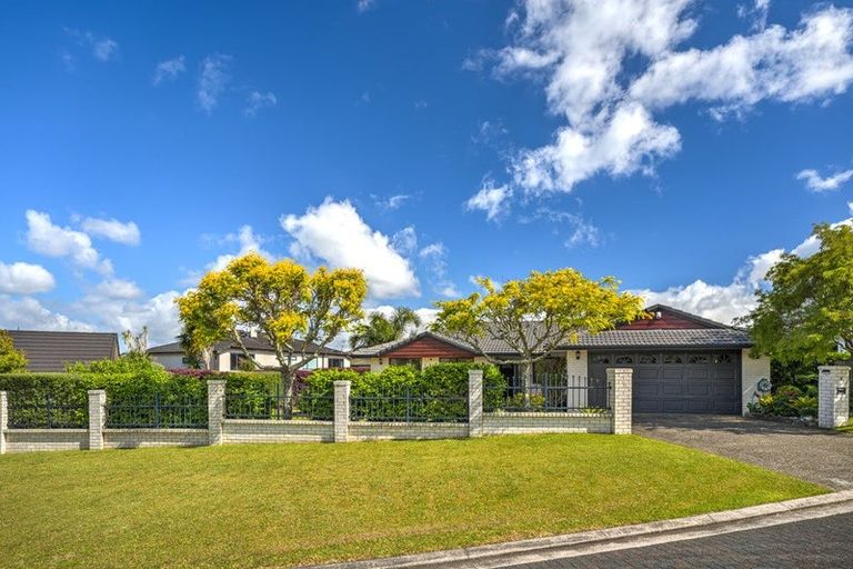 Photo of property in 4 Mahina Place, Te Atatu Peninsula, Auckland, 0610