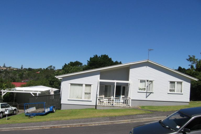 Photo of property in 1 Mirage Place, Beach Haven, Auckland, 0626