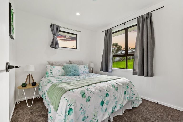 Photo of property in 38 Meilland Place, Glen Eden, Auckland, 0602