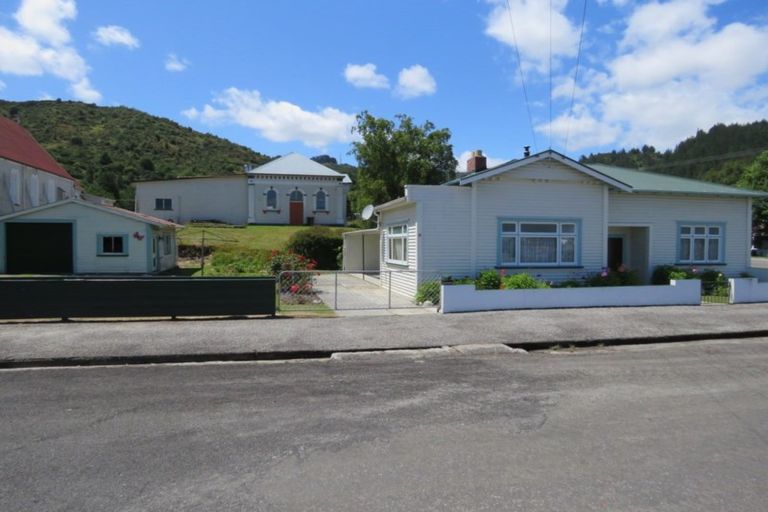 Photo of property in 35 Walsh Street, Reefton, 7830