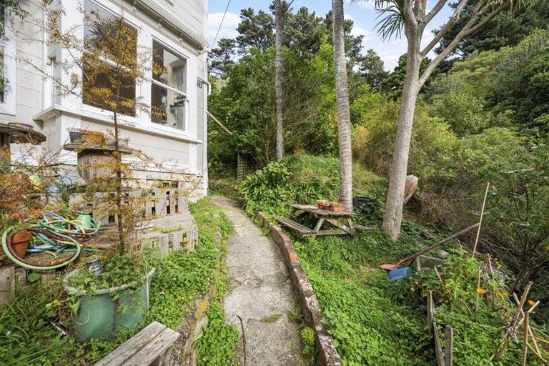 Photo of property in 75 Honiana Te Puni Street, Aro Valley, Wellington, 6021