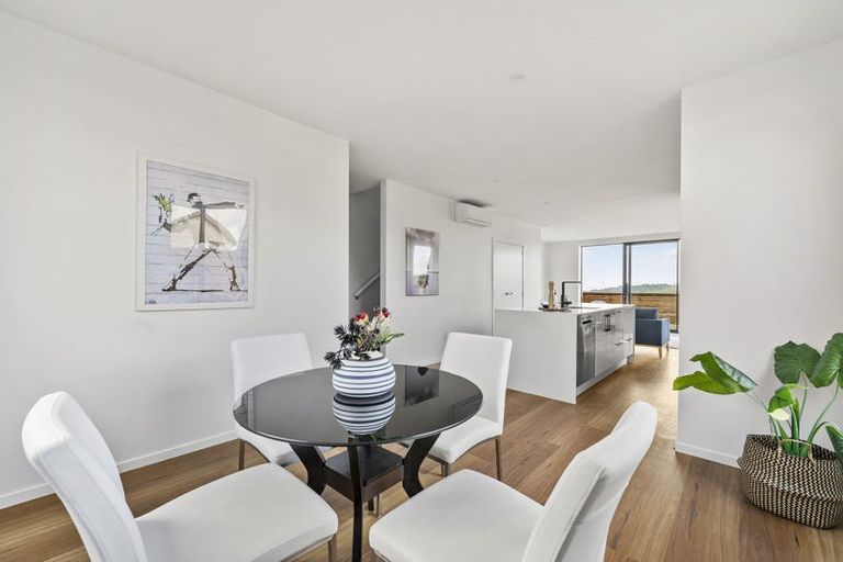 Photo of property in 28 Cathie Place, Karori, Wellington, 6012