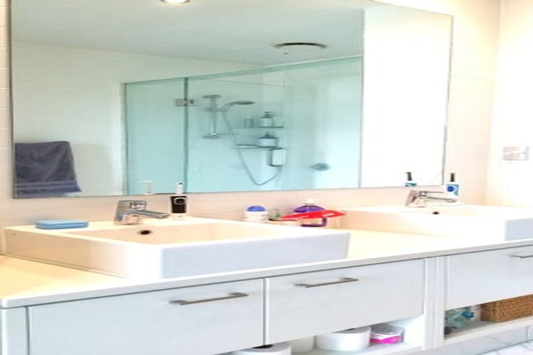 Photo of property in Sentinel Apartments, 1102/3 Northcroft Street, Takapuna, Auckland, 0622