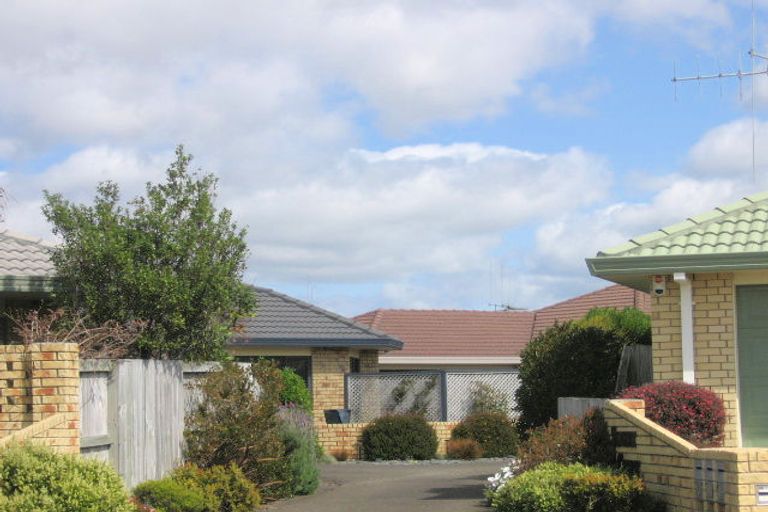 Photo of property in 17 Rosberg Place, Mount Maunganui, 3116