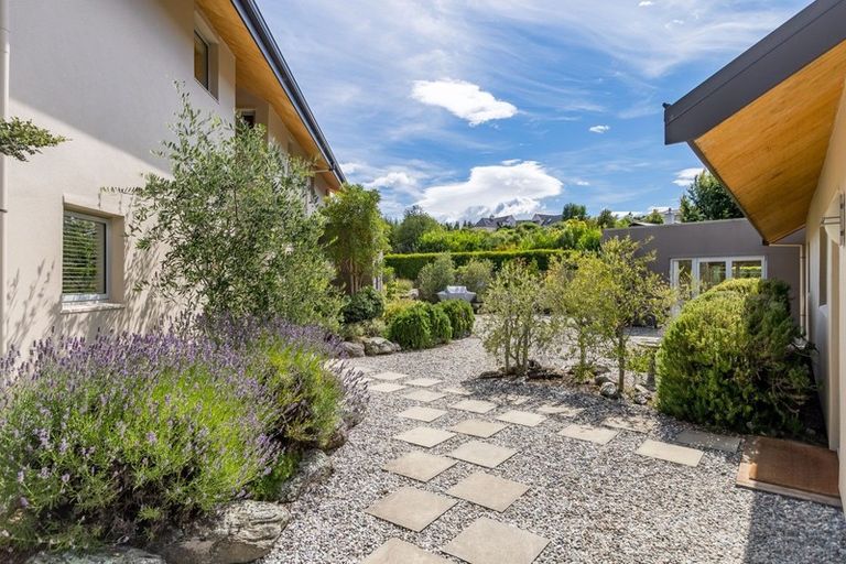 Photo of property in 5 Ridgecrest, Wanaka, 9305