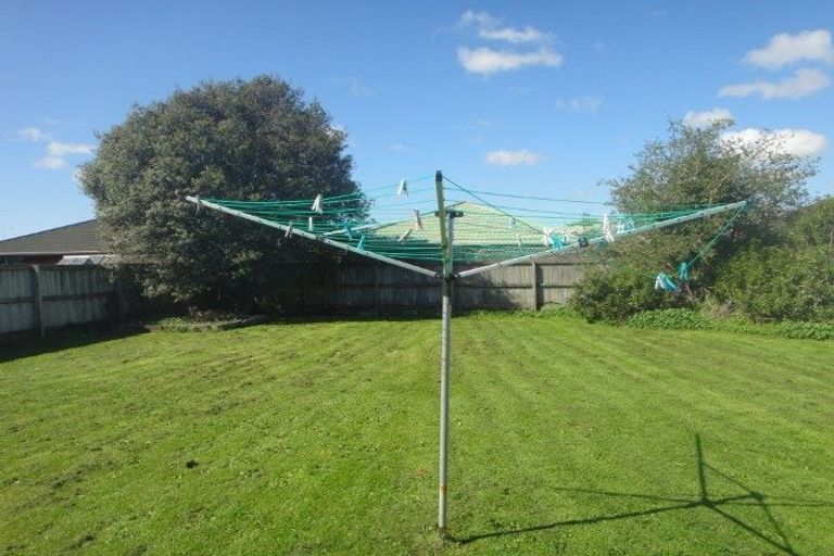 Photo of property in 11 Virgil Place, Northcote, Christchurch, 8052