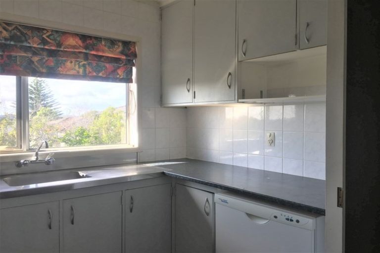 Photo of property in 3/2 Hinekohu Street, New Lynn, Auckland, 0600