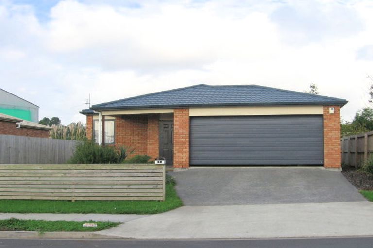 Photo of property in 33 Woodbank Drive, Glen Eden, Auckland, 0602