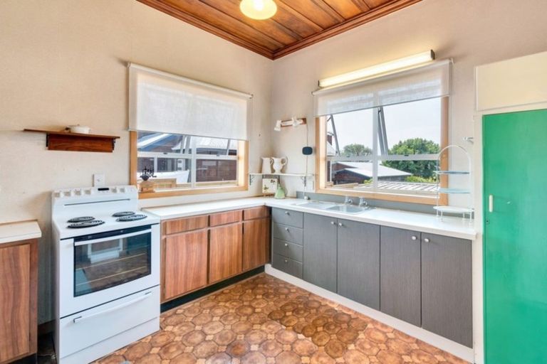 Photo of property in 103 Queen Street, Northcote Point, Auckland, 0627